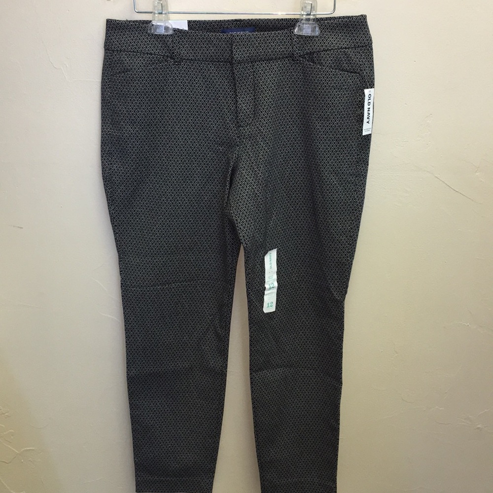 Old Navy Mid Rise Pixie Ankle Length SZ 12 NWT